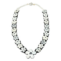Stunning Linked Flowers of White Mother of Pearl Beaded Statement Necklace - £16.88 GBP