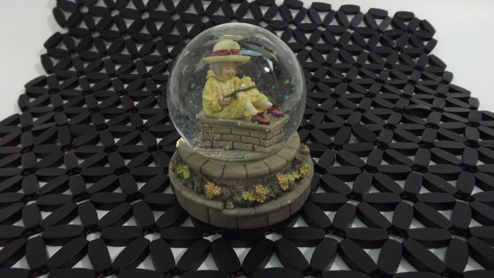 Kim ANDERSON&#39;S Forever YOUNG Glitter Snow Globe Young Girl Sitting w/ Pi... - $6.64