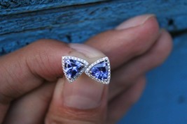 2.60Ct Trillón Corte Azul Zafiro Halo Tacha Pendientes 14K Acabado en Oro Blanco - £85.45 GBP