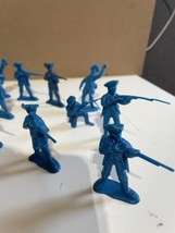 Vtg Revolutionary War Plastic Army Men BMC Red Blue Toy Figures Soldier lot 2.5&quot; - £15.78 GBP