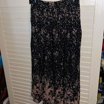 Classic 1980s Floral pleated skirt - $24.50
