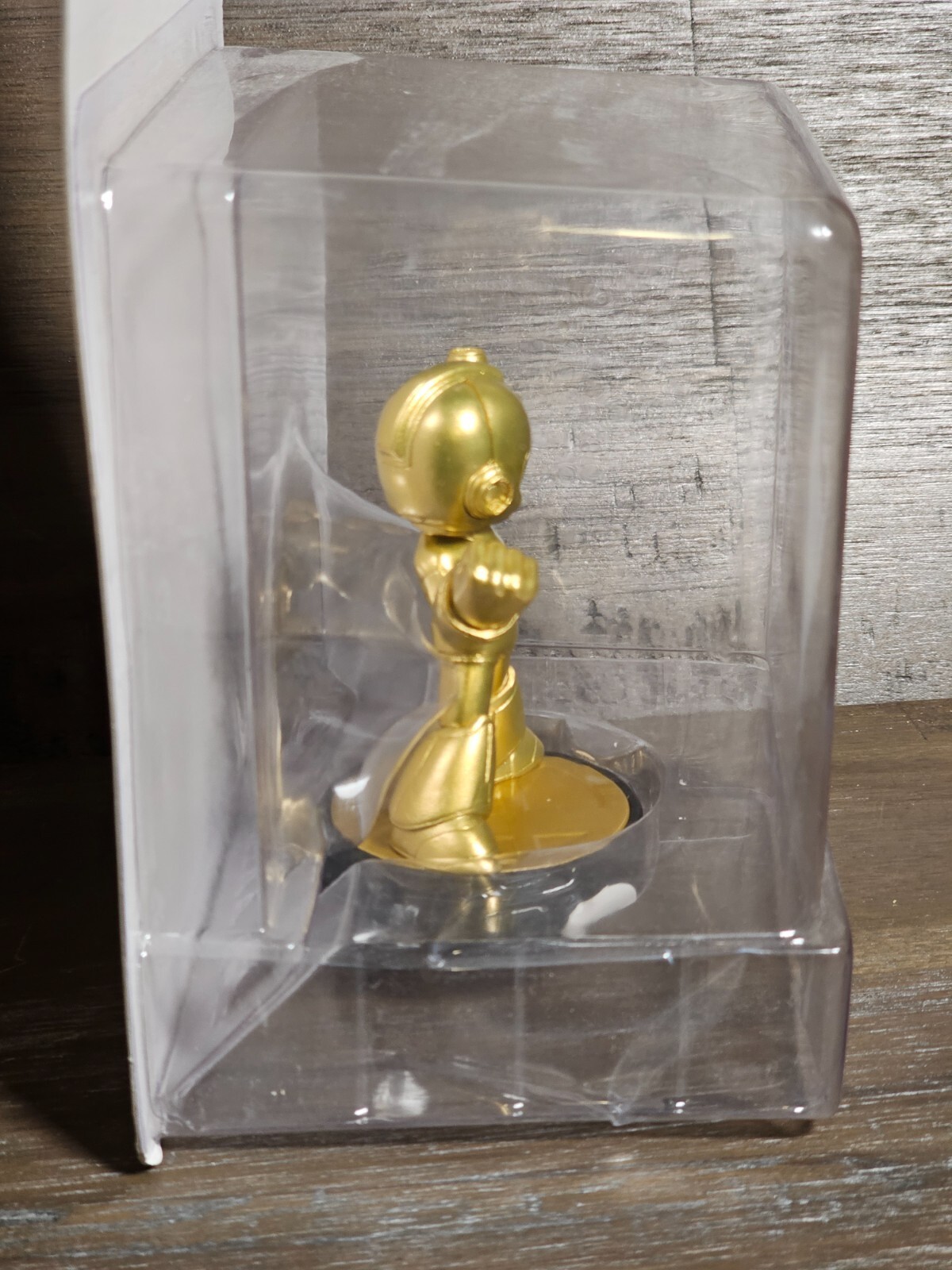 Gold Mega Man Amiibo Legacy Collection Series 1st Print MINT CONDITION - $123.70