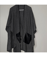 Gray and Black Poncho Sweater with Cape Sleeves - €67,11 EUR