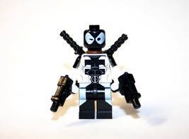 Deadpool Back in Black Marvel Comic Minifigure - £4.63 GBP