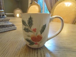 LENOX HOLIDAY LARGE COFFEE MUG HOLLY BERRY &amp; NUT IVORY W/GOLD RIM 4&quot;H - $7.87