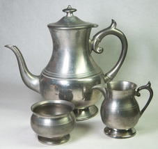 3-Pc Service Woodbury Pewter Coffee Pot Creamer Open Sugar 1835 Design - $373.48 MXN