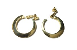 Signed Kramer Vintage 1970s Gold Plated Hoop Earrings - £15.91 GBP