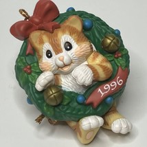 AGC American Greetings Christmas Kitten Ornament Wreath Forget Me Not 1996 - £8.60 GBP