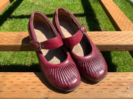 Dansko Kitty Clog Leather Mary Jane Shoes Comfort Red Burgundy Womens 40/9.5 - £29.77 GBP