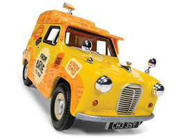 Austin A35 Van RHD Right Hand Drive Yellow Cheese Please Wallace &amp; Gromit Diecas - £36.60 GBP