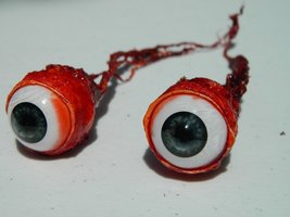 Dead Head Props Pair of Realistic Life Size Bloody Ripped Out Eyeballs -... - £23.88 GBP