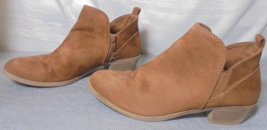SO Kohls PearChestnut Womens 8.5 Brown Ankle Boots Memory Foam Suede Like 73277 - £14.21 GBP