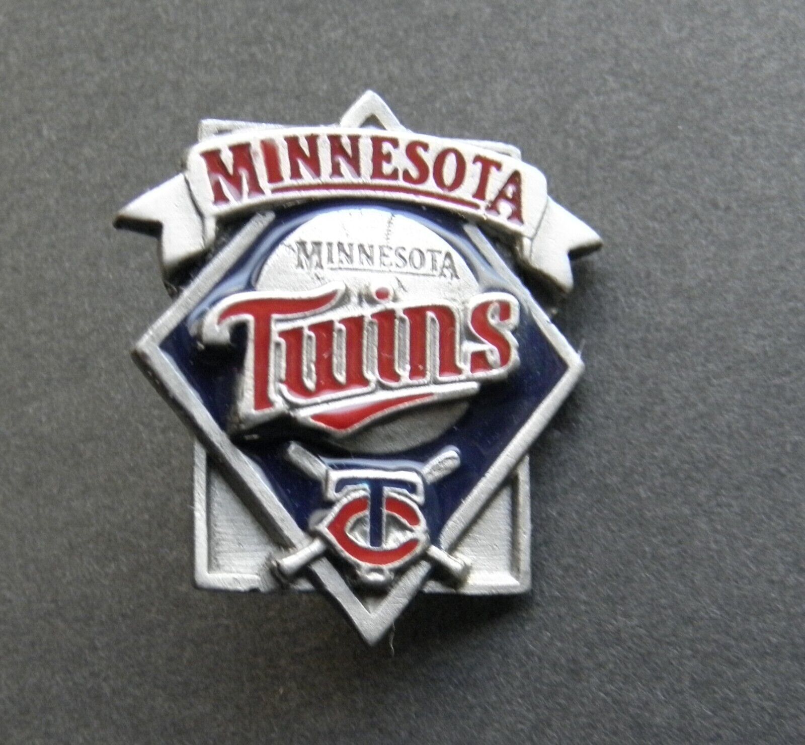 MINNESOTA TWINS MLB MAJOR LEAGUE BASEBALL LAPEL PIN 1 x 1.1 inches - £5.22 GBP