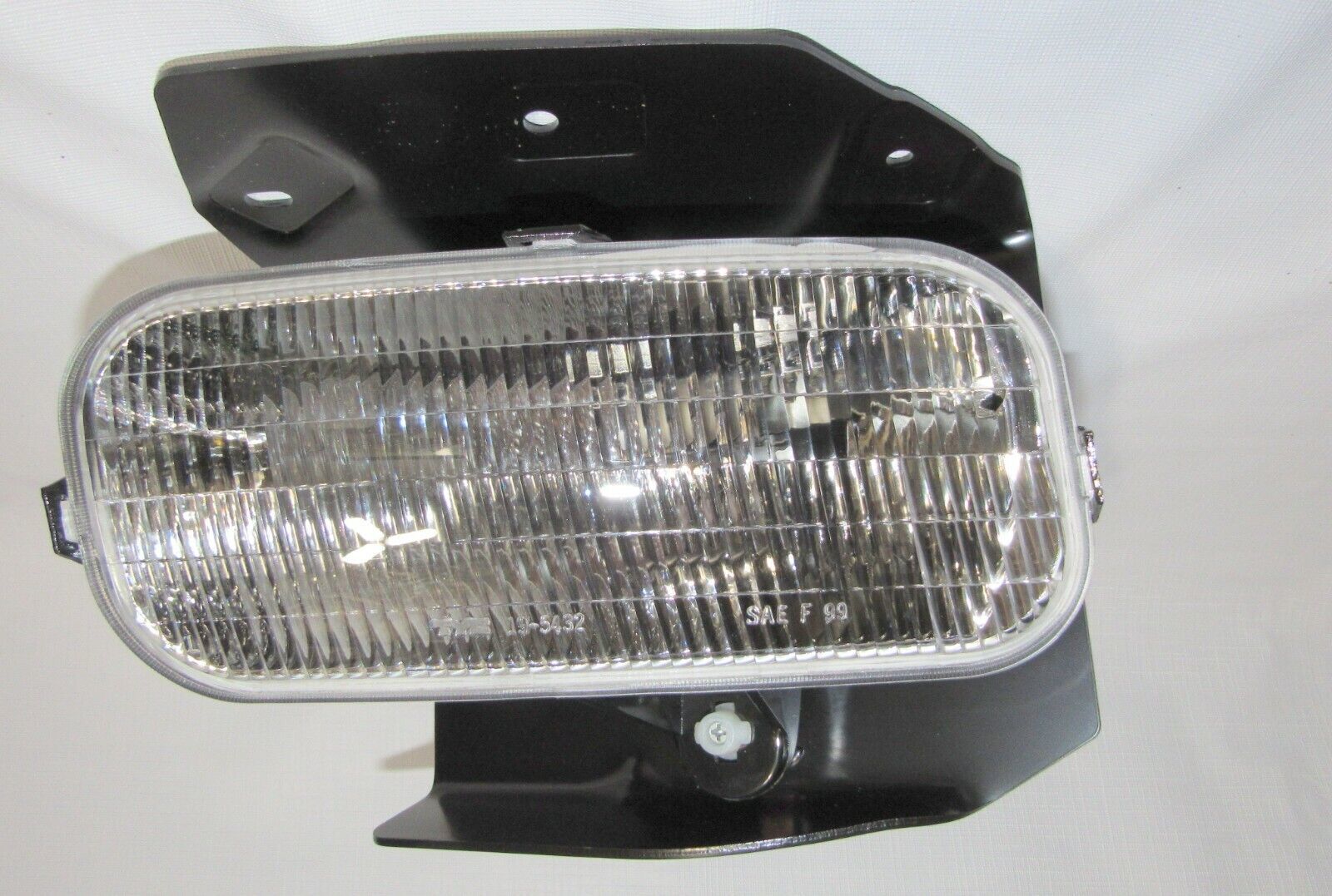 Ford F-150 Heritage 2004 TYC 19-5432-00 Driver Side Replacement Fog Light - $23.74