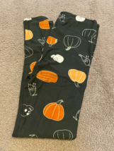 TC2 LuLaRoe Tall Curvy2 Leggings Halloween 2022 Pumpkins Raven Skulls Black - £14.77 GBP