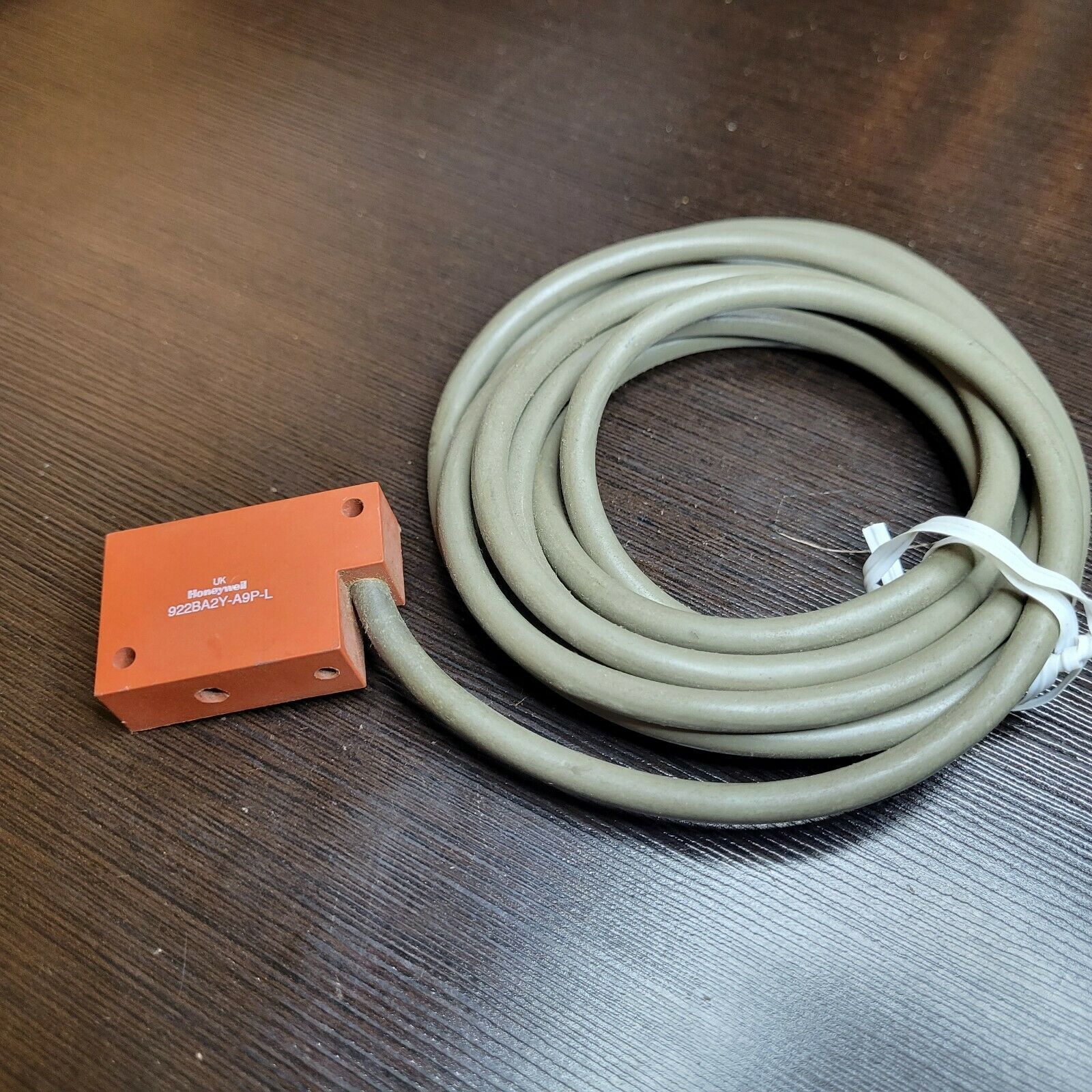 922ba2y-a9p-l HONEYWELL MICROSWITCH PROXIMITY SWITCH NEW RARE  SALE $99 - $96.48