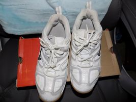 Nike Multicourt V Women's Size 9.5 Athletic Shoes EUC - $54.90