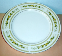 Mikasa Oakdale 6501 Dinner Plate Fine China of Japan 10.75&quot; Green Border - $329.92 MXN