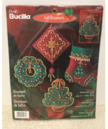 Bucilla 84433 KIT Felt Applique FESTIVE TREE Ornaments Wreath Stocking - $456.30 MXN