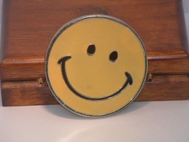Pre-Owned Yellow Round Face Bottle Opener Belt Buckle - €11,93 EUR