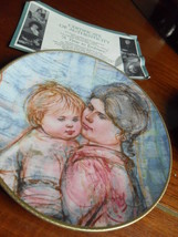 Edna Hibel &quot;A time to Embrace&quot; collector plate  for the March of Dimes [am2] - £35.78 GBP