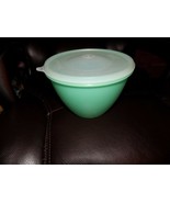 Vintage Tupperware Crisp it Green Bowl W/ Lid - $400.52 MXN