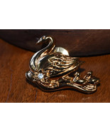 Avon Swan Pin Brooch Gold Tone w/ White Stone - $188.49 MXN