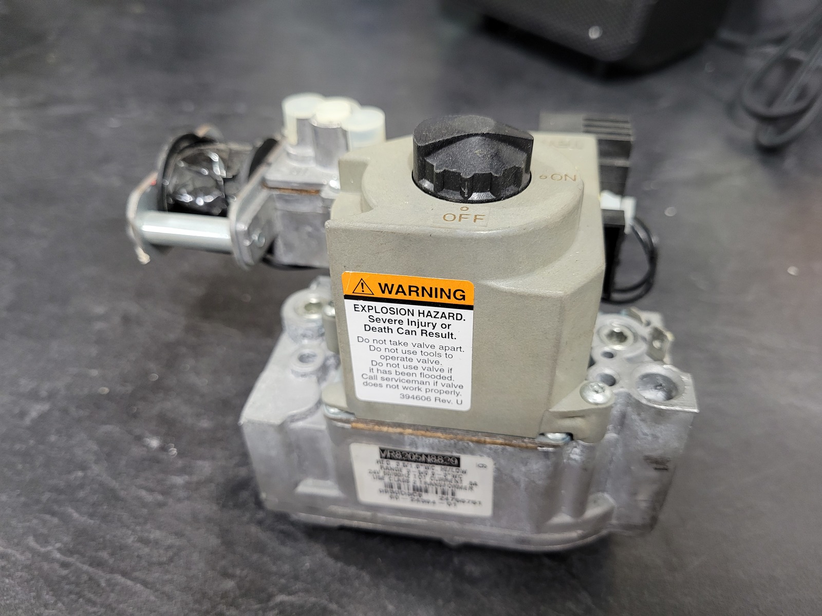 Rheem oem furnace gas valve VR8205N8829 602439401 Central Furnaces