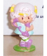 1980 Kenner Miniature PVC figure Strawberry Shortcake Angle Cake On phone - $21.15 CAD