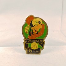 1990 Disney PIN Disneyland 35th Anniversary Frontierland Goofy Coonskin ... - $15.83