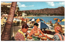 Mainland Visitors Sipping Drinks Waikiki Beach United Airlines Hawaii Postcard - £6.77 GBP