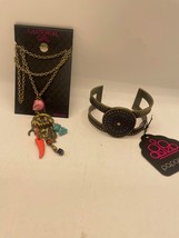 NWT Skull Necklace & Paparazzi Cuff Bracelet - £7.91 GBP