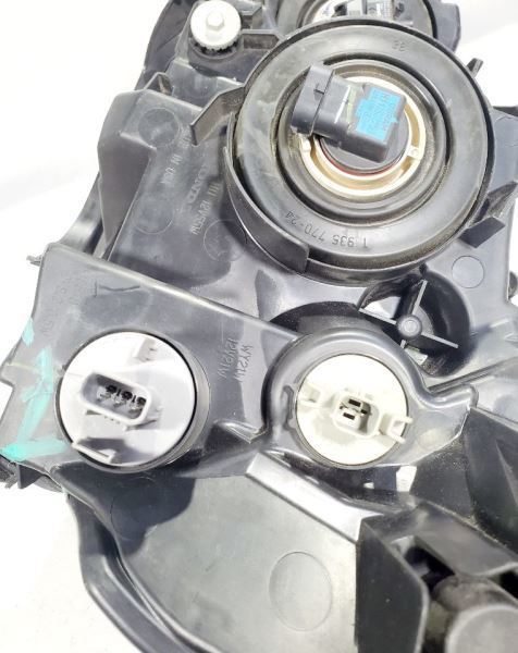 Right Headlamp Halogen Hazy 1 Broken Mount OEM 2018 Honda Civic Item image 8