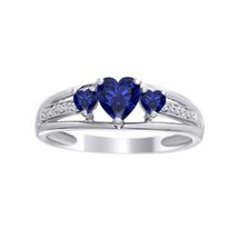Cuore 3-Stone Finto Zaffiro e Diamante Fidanzamento Ring 14K Bianco Placcata Oro - £228.30 GBP