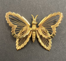 Vintage Butterfly Signed Monet Gold Tone Wire Work Filagree Brooch Pin - £10.41 GBP