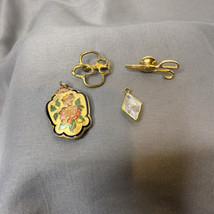 Vintage Pendant Necklace Brooch Pens Lot 4 Gold Tone Pieces Classy Simple Pieces - £14.33 GBP