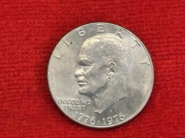 Bicentennial Eisenhower Dollar Coin 1776 - 1976 Type 2 - $6.65