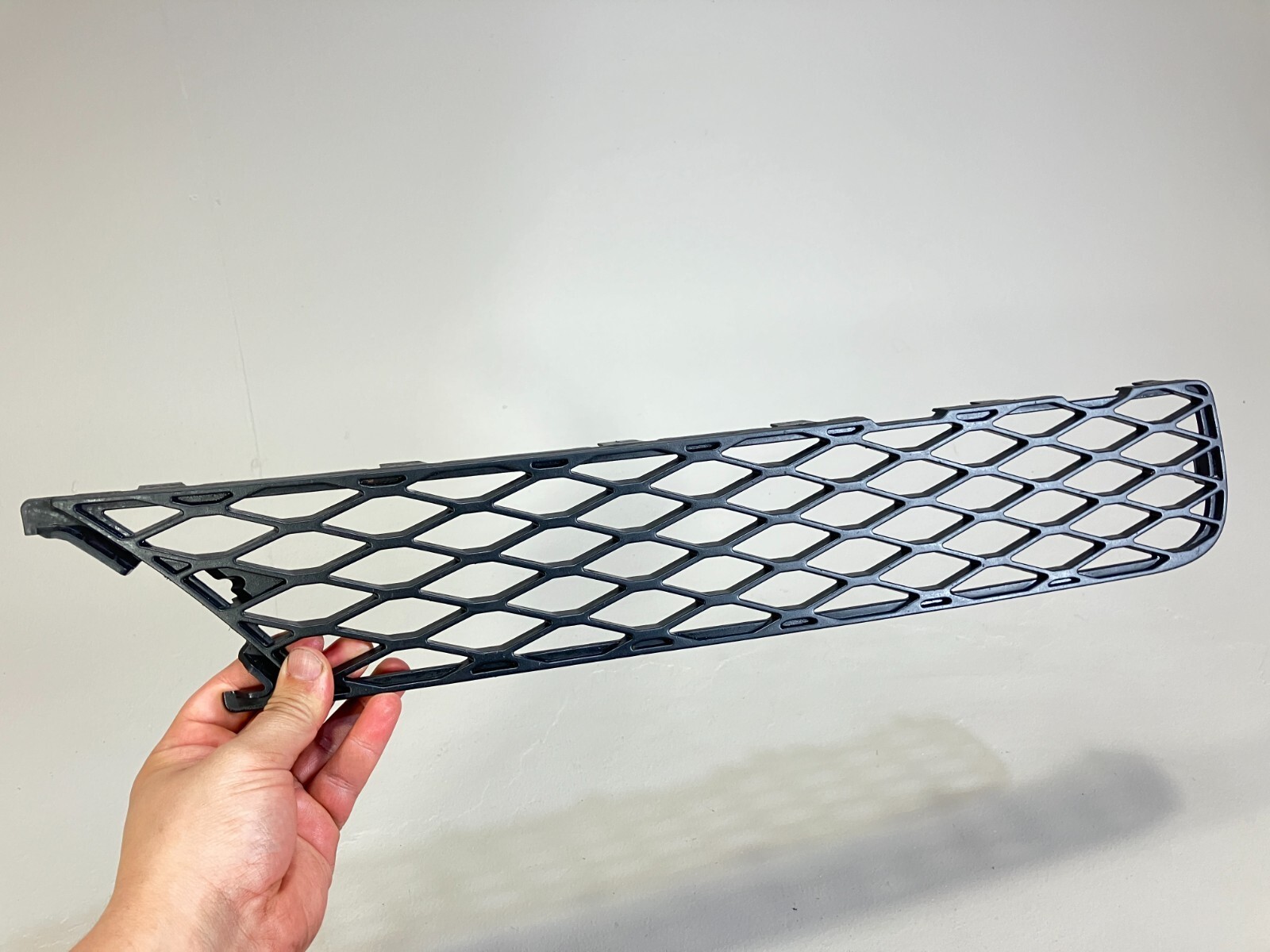 06-2010 mercedes w251 r320 r350 r500 right passenger side bumper grille ... - £33.81 GBP