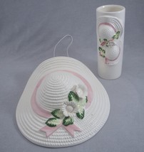 Nancy Pew Giftwares White Ceramic Straw Hat Wall Pocket and Bud Vase 3D Flowers - £22.64 GBP