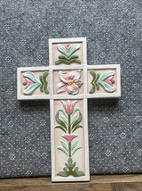 White And Pink Floral Resin Cross Wall Decor  SH - $200.10 MXN
