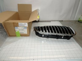 BMW 51 13 7 203 650 Front Grille Grill Right RH  OEM NOS - £84.23 GBP