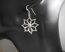 925 Sterling Silver Daisy Dangle Earrings -  Women Cut out Flower Drop Earrings  - £18.08 GBP