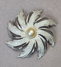 Vintage Sarah Coventry Silvery Sunburst Atomic Faux Pearl Silver-tone Brooch Pin - £17.22 GBP