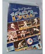 1982 New York Yankees Yearbook COMPLETE  w/ 18 Baseball Cards Uncut - £11.06 GBP