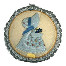 Vintage Sunbonnet Sue Embroidery Hoop Art With Lace Trim Vintage Cottage... - $578.21 MXN