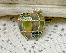 Monet enamel and rhinestone apple pin brooch, green, 1 1/4&quot; across - $140.98 MXN