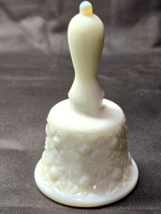 Vintage MOSSER GLASS Ohio 5.25&quot; Milk White DAISY &amp; BUTTON Bell With Clapper - $14.59 CAD
