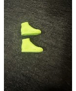 BARBIE DOLL NEON GREEN/YELLOW FLAT BOTTOM HIGH TOP TENNIS SHOES FITS CURVY - $95.03 MXN