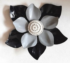 Flower Power Brooch Pin Retro Mod Metal Enamel White Gray Black 1960s - £15.97 GBP