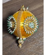 Vintage yellow pushpin jeweled satin Christmas ornament handmade - $369.72 MXN